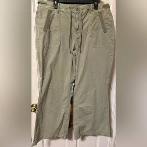American Eagle Outfitters Women’s Olive Cargo Pants